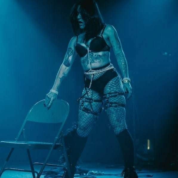 Burlesque performer